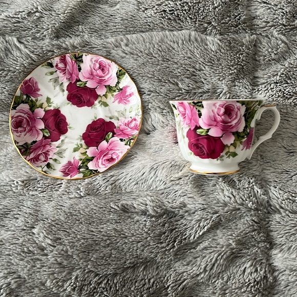 Allyn Nelson fine bone floral China tea cup and saucer - Picture 2 of 6